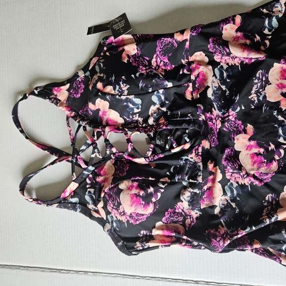 Torrid Pink and Black Floral Strappy One Piece Swimsuit NWT Size 2X - Picture 5 of 14